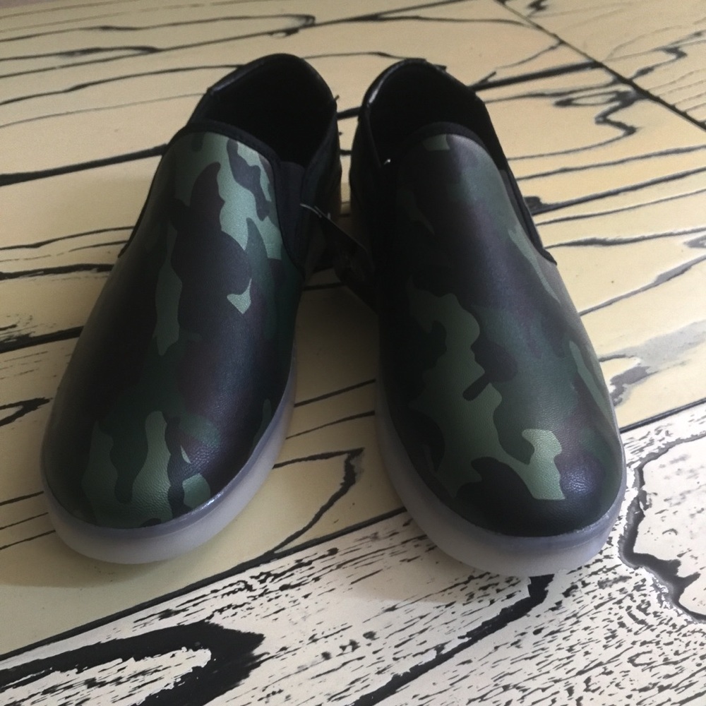Men’s army print led light up shoe